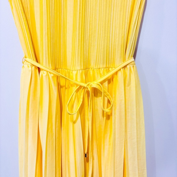 ONLY Yellow pleated midi dress - Picture 7 of 8